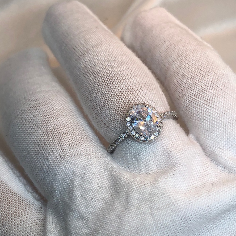 JUST ARRIVED🔥| 925SS Oval Halo CZ Engagement Ring